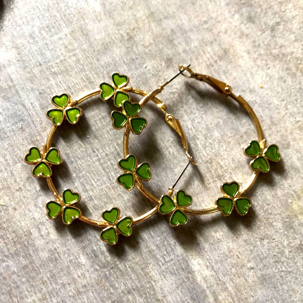 Gold hoops with threeleafclovers,hairtie for scale.Wore once, just not my style.
